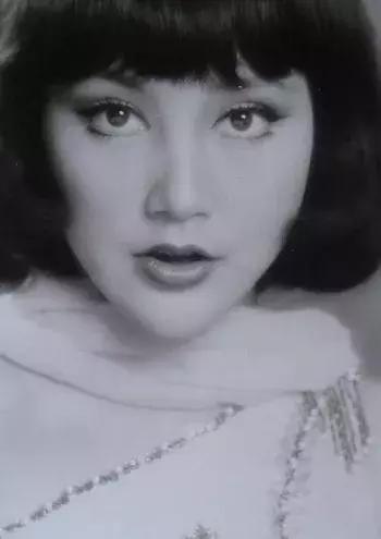 60元硅胶整容失败鼻歪脸斜，红极一时被封杀，如今自曝患癌