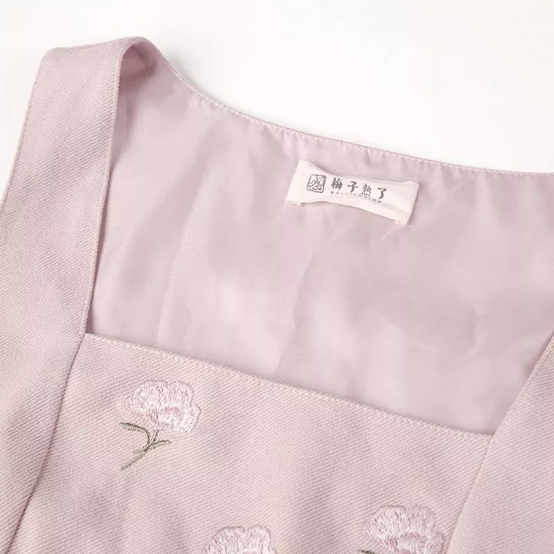 别再说贫穷限制你变美，一条背心裙让你从冬天穿到来年春天！