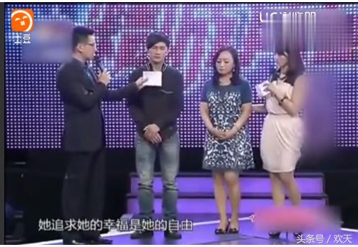 45岁妈妈爱上儿子的同班同学,还当众穿婚纱求婚!尴尬了!