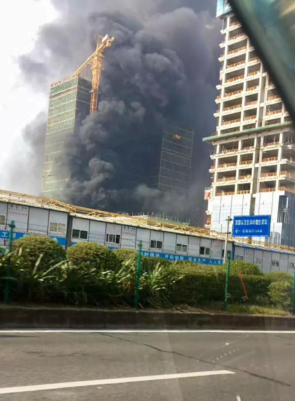 东莞保利考拉公寓烧了,项目人员说是“消防演习”还发了个红包