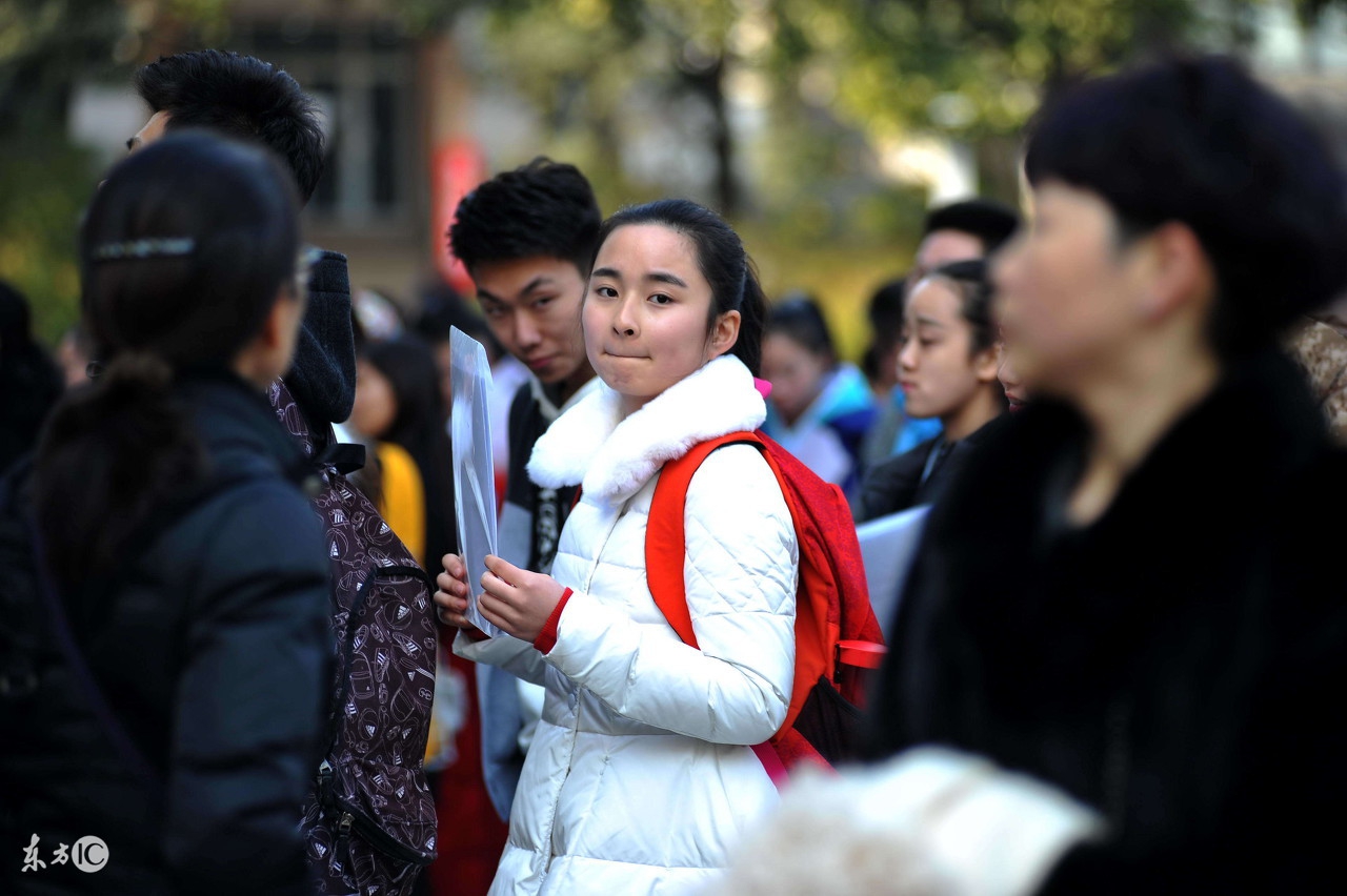 定语从句做题为什么要看先行词,定语从句先行词为thefirstperson