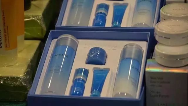 香港海关查货,香港查获72万化妆品