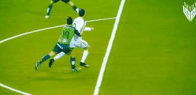 C罗比梅西到底差在哪？不吹也不黑我们用脚说话