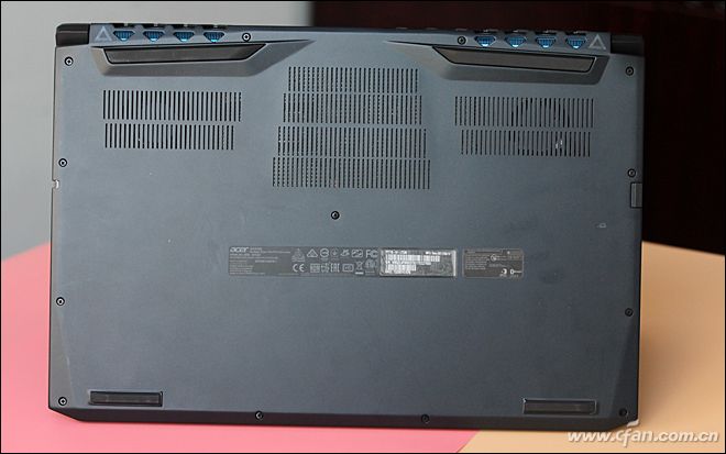 谁说超薄本不能流畅吃鸡？这款宏碁掠夺者Triton700表示不服！