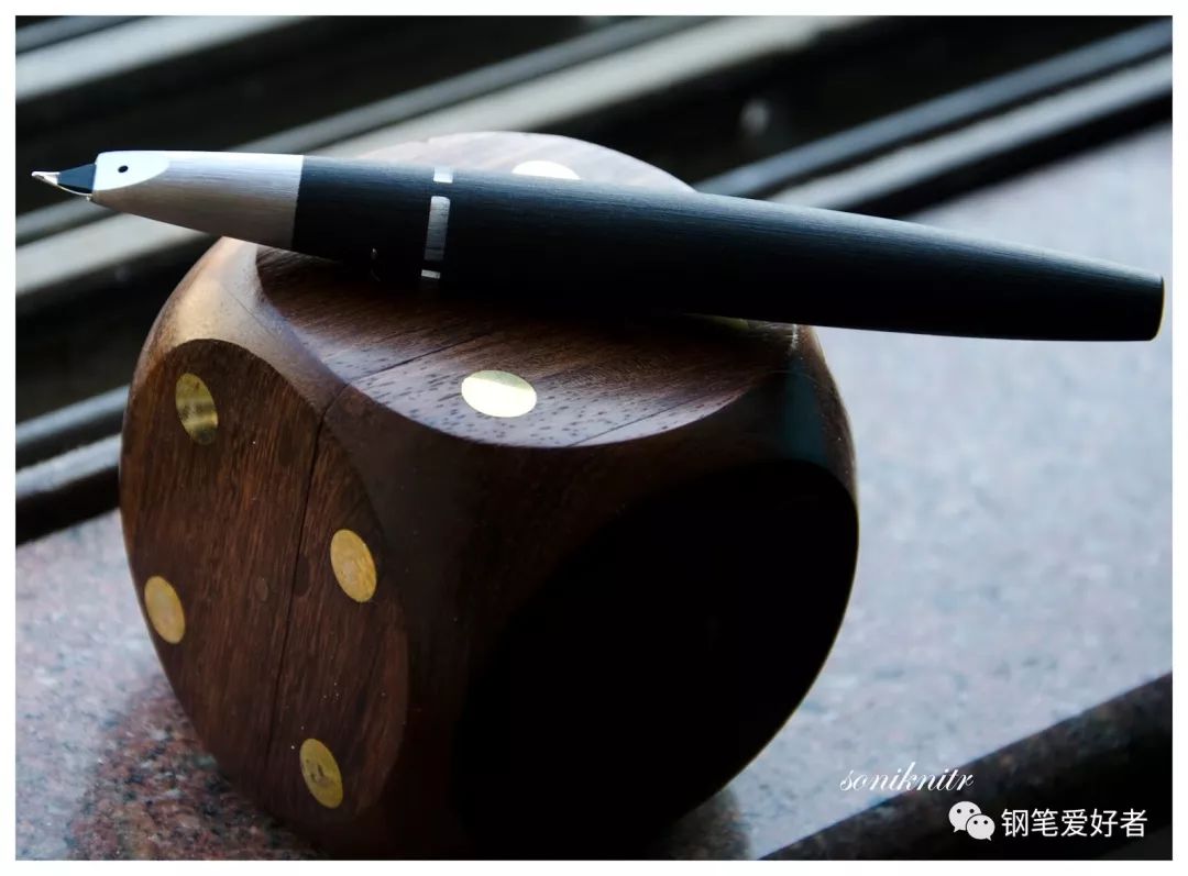 德国凌美lamy2000怎么加墨水,lamy凌美钢笔2000介绍