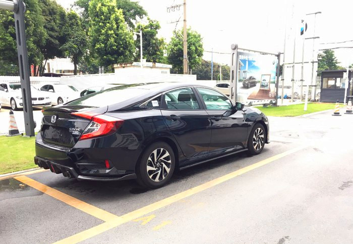 都说开这辆车有一种开跑车的感觉，但是价格却不及跑车的万分之一