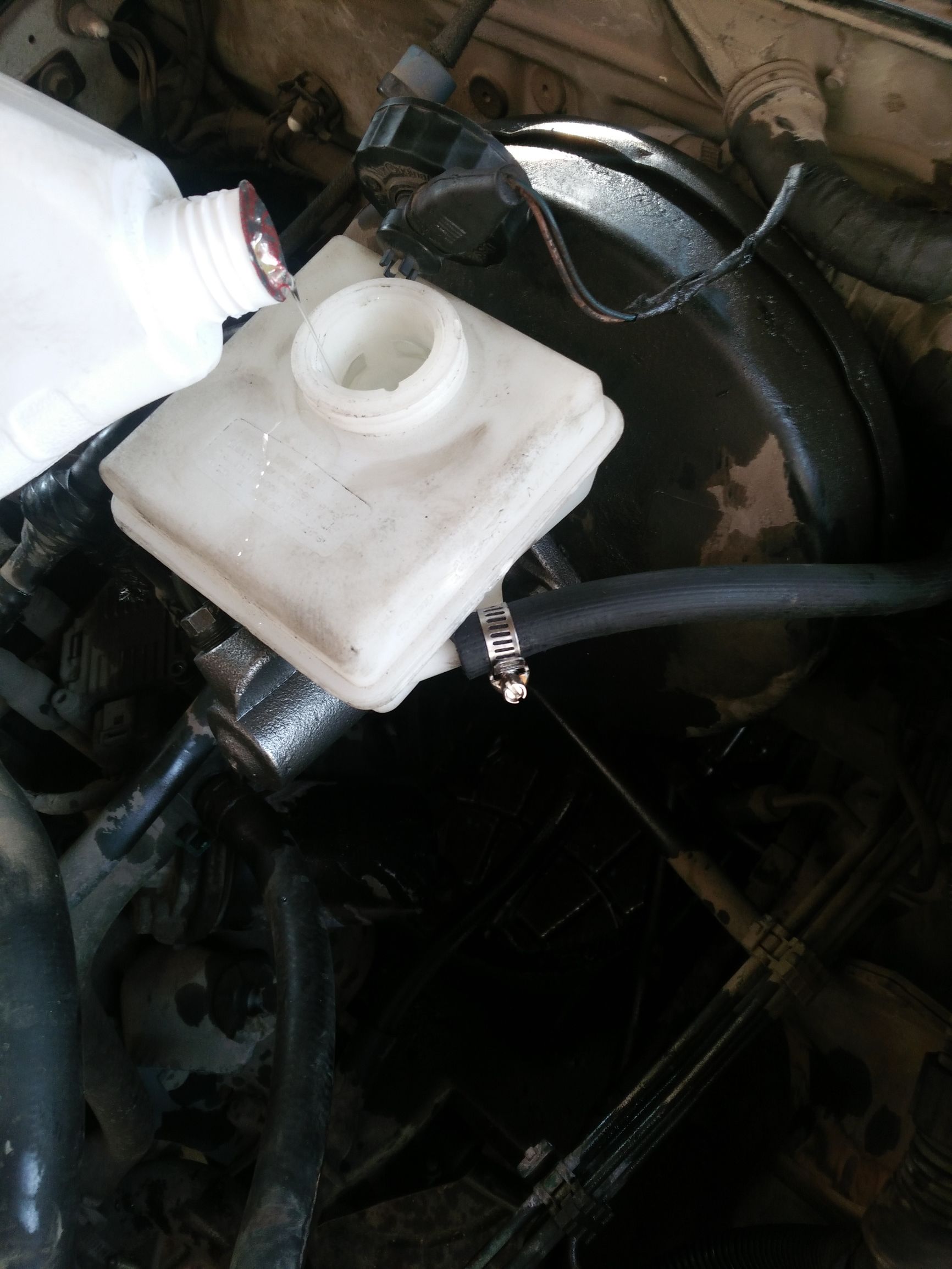 刹车失灵多踩几下就好了什么原因,刹车突然失灵了该如何制动