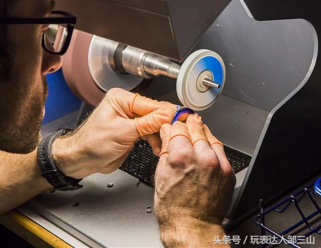 手表的面划痕修复最佳方法,手表表壳有划痕怎么办