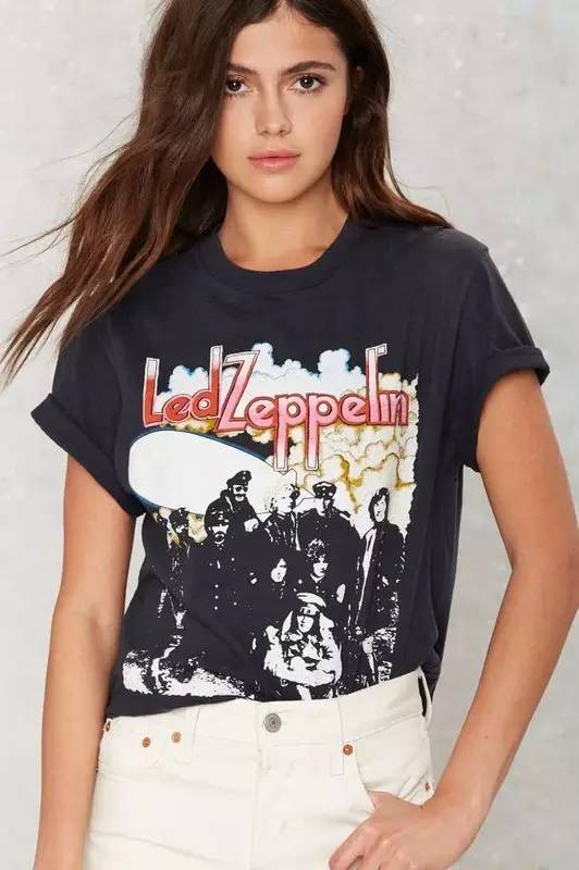 纯白的t恤搭配拉风的tee,纯白的t恤搭配拉风的tee叫什么