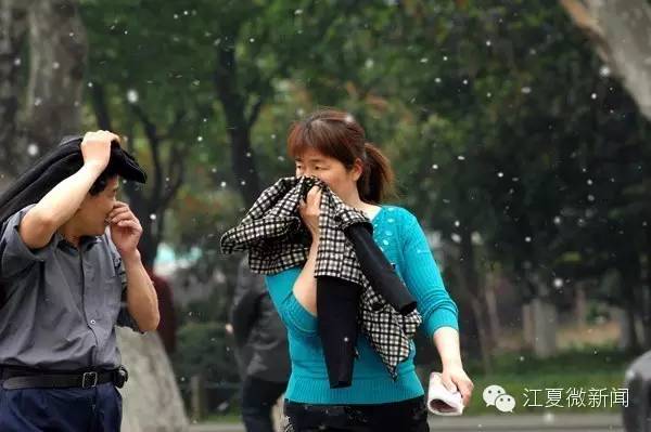 湖北大学生家暴女生,湖北一女大学生被家暴