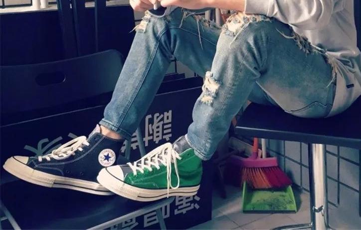 明星上脚｜穿上这些够嘻哈的鞋，会让你璐出真微笑！