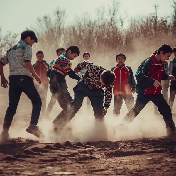 助推校园成长公益足球计划,海选未来足球计划捐款80万