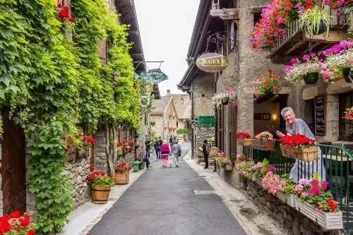 恋与制作人伴你身边,恋与制作人在你身边选谁比较好