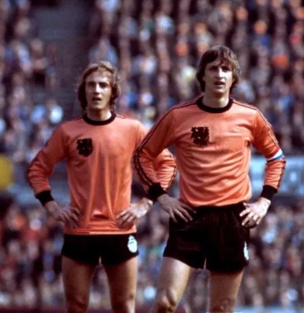 足球衫搭配什么好看,足球衫穿搭