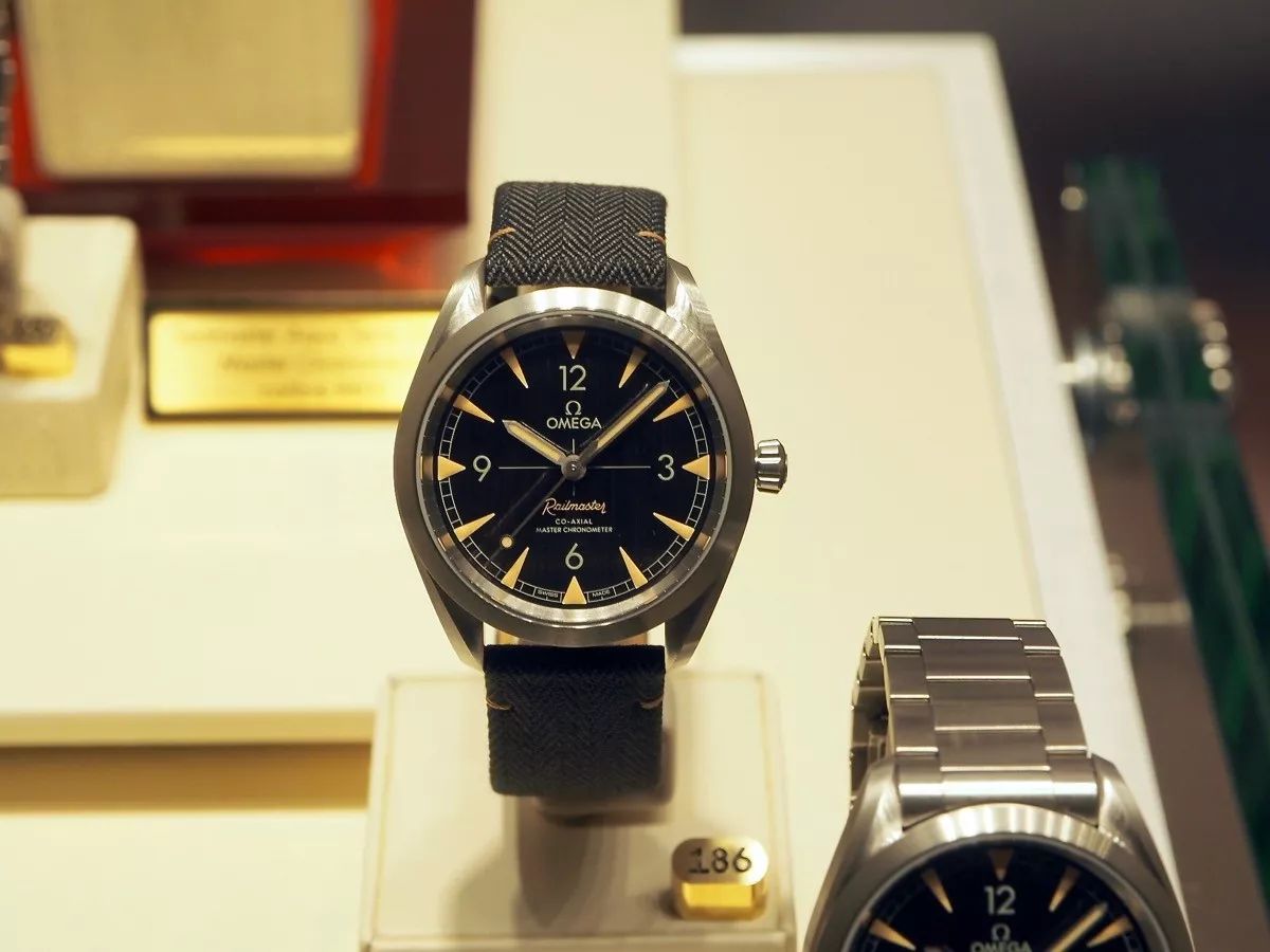 来，给你安利一块超凡脱俗的欧米茄