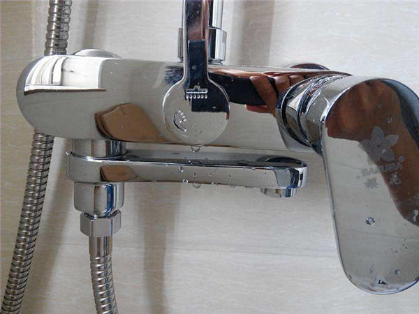关掉花洒还在滴水什么原因,关闭花洒还滴水维修