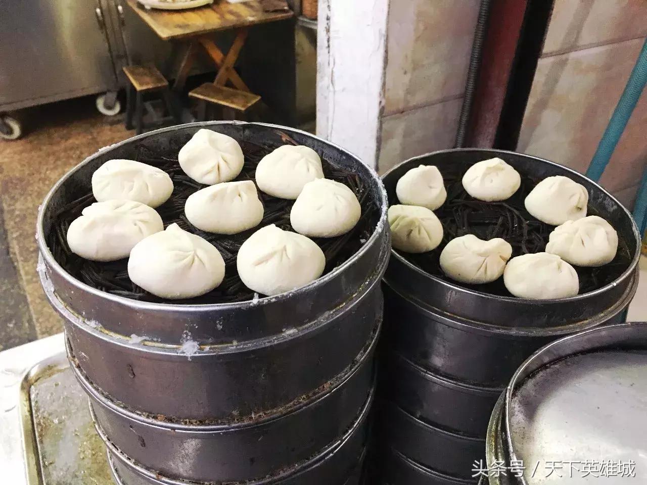 短短一条三百米的街，竟让人从白天走到黑夜……