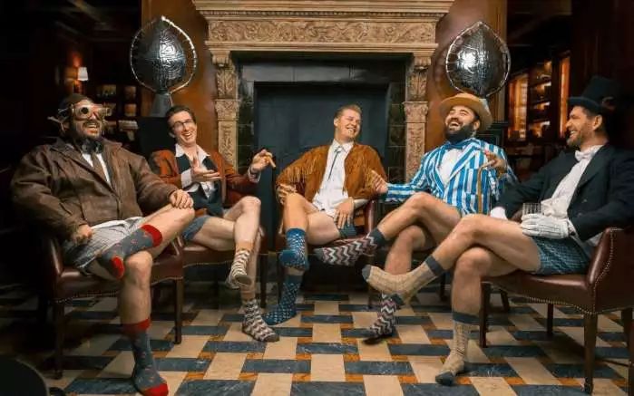 买不起81万的nike潮鞋，但我们还可以买袜子啊！