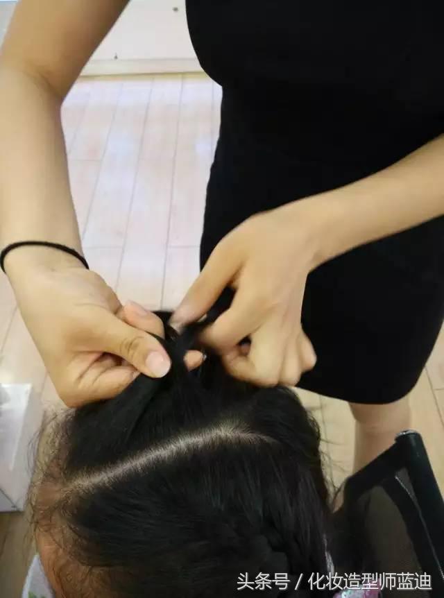 编发教程拉拉队,三股瀑布辫编发步骤图解
