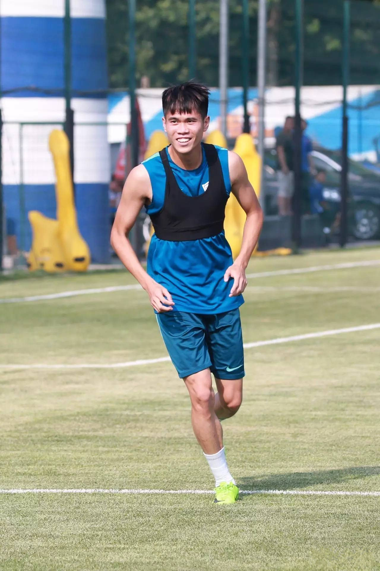 现实中谭思言,足球运动员谭想