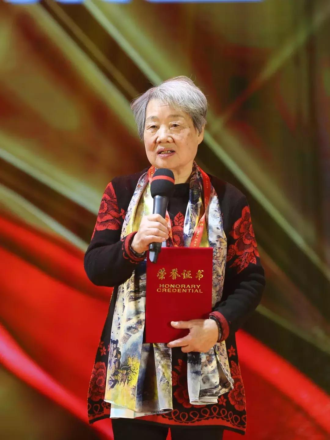 这两位90后的同框,告诉你什么是青春万岁丨2017“感动师大”新闻人物温情揭晓