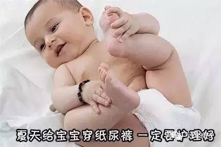 婴儿穿纸尿裤热会出现哪些症状 (天热了还能继续给宝宝穿纸尿裤吗)