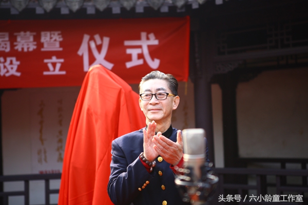 六小龄童纪念周恩来总理去世42周年，曾两次饰演周恩来