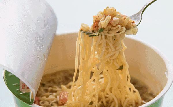 东南亚最好吃的虾片牌子,新加坡餐厅里的虾片