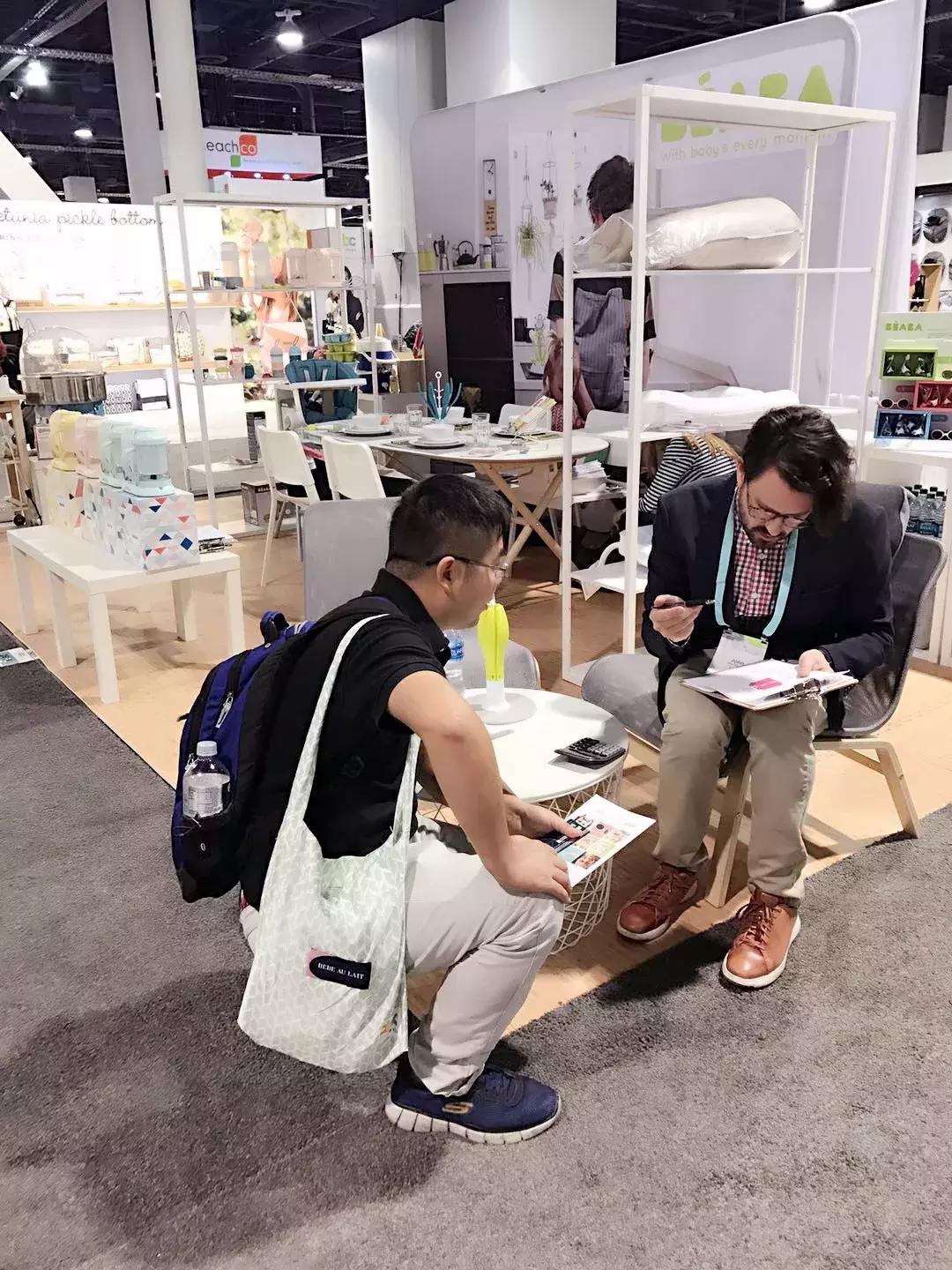 郑州耿直大妞美国开店，包下机舱，签了48个世界知名母婴品牌代理