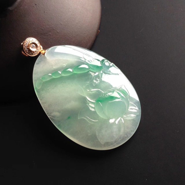 花朵造型的吊坠寓意,水滴造型吊坠寓意