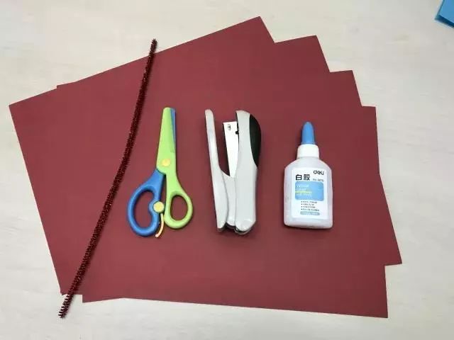 过年的灯笼用卡纸怎么做,纸盒子儿童新年手工纸灯笼