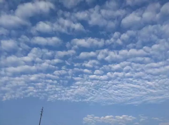 云南楚雄出现大片七彩祥云,七彩祥云云南大理