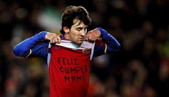 球星卡卡的内衣广告,球员球衣里面套的衣服是啥