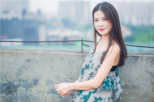 小婶子多年的秘密,无意间被我发现了