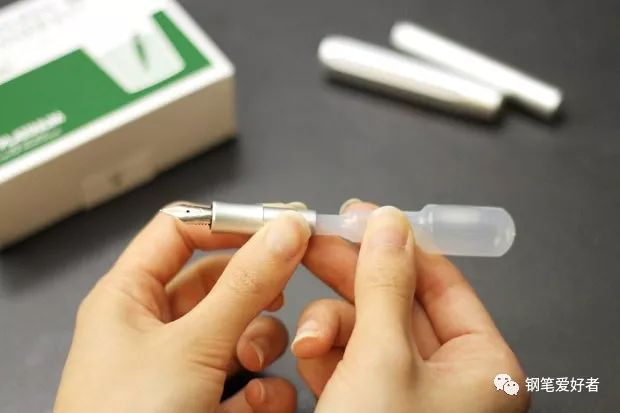 钢笔怎么在不拆卸的情况下清洗,钢笔保养小技巧之怎样清洗钢笔