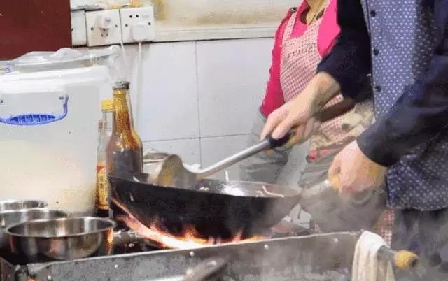 燃气灶点火针故障怎么解决,万家乐燃气灶e2故障怎么解决