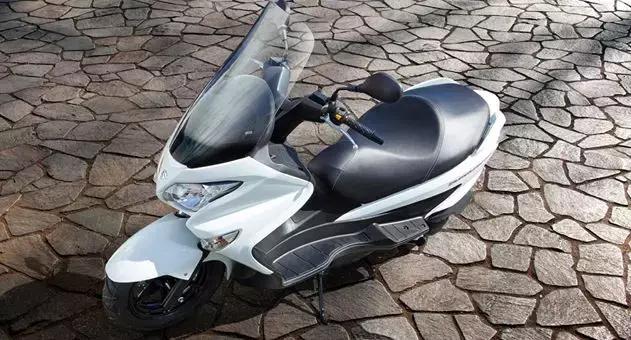 日本进口铃木250最新售价,铃木踏板250落地一共要多少钱