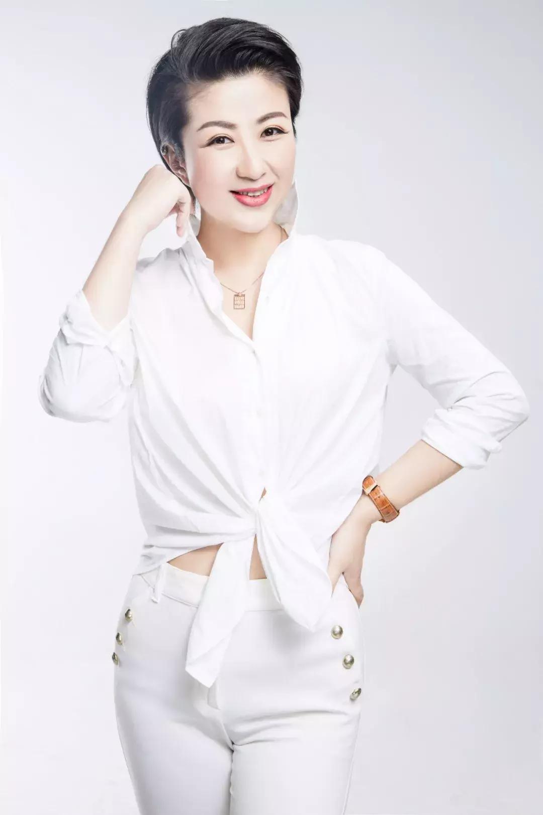 大佟小议专访文绣30年龙头企业掌门人：吴承洁，活出老姐范儿