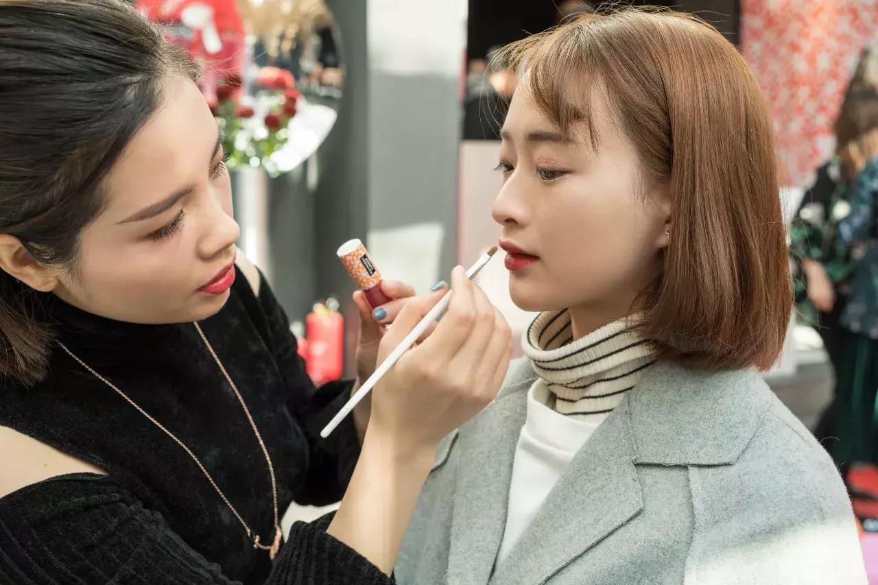 少女梦中挥之不去的彩爆巨人国闪现魔都，仅限3天！