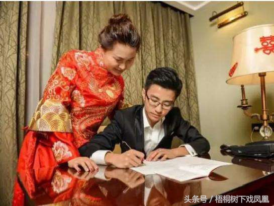 洞房新郎揭开新娘盖头流程,闹新婚洞房习俗