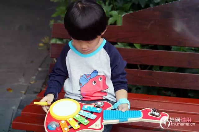 试玩|Hape*合六**一酷炫吉他,给宝宝多彩的音乐启蒙