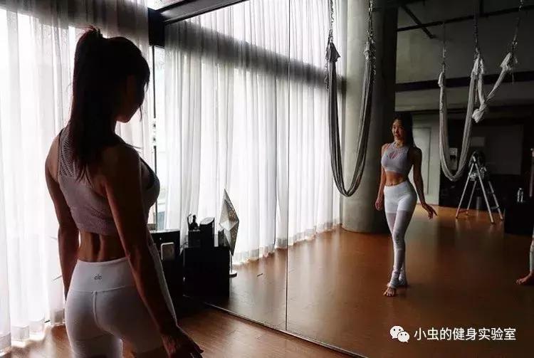 18岁童颜+维秘身，揭秘50岁网红大妈逆龄术，你也可以