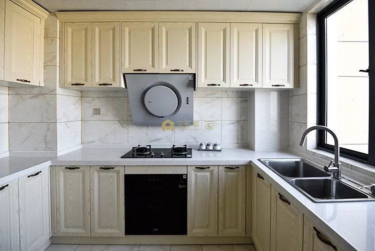 金色美缝剂提升颜值!146平欧式三居室,佛山蔚蓝湾畔业主很喜欢