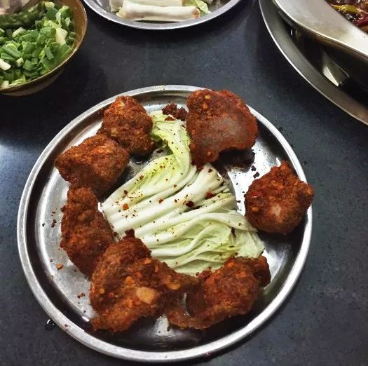 这些不好找的苍蝇火锅,是每个成都人火锅记忆的起点