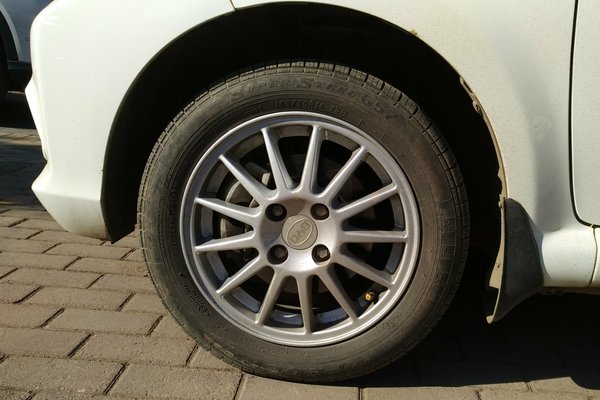 比亚迪f02015款1.0l炫酷型配置,比亚迪f0amt