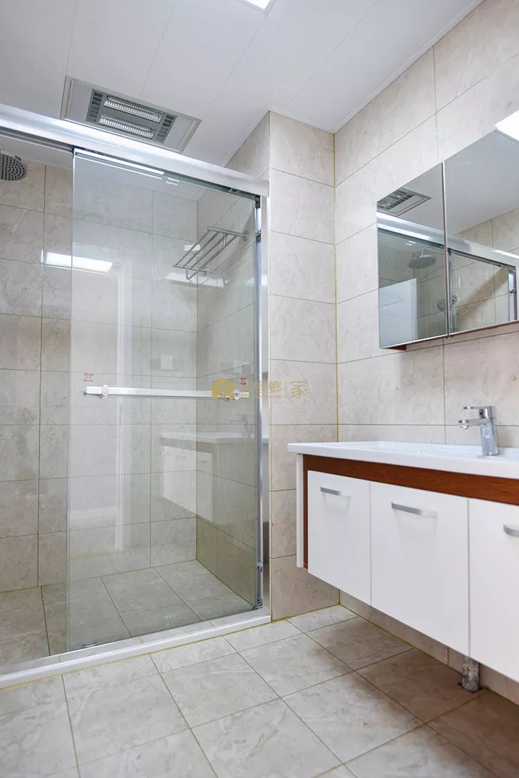 金色美缝剂提升颜值!146平欧式三居室,佛山蔚蓝湾畔业主很喜欢