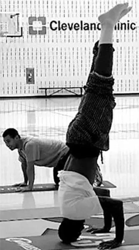 这些出色的男人们,如何谈论瑜伽?