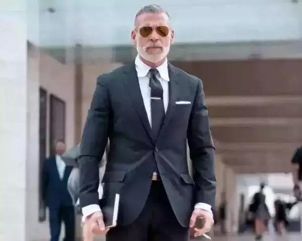 为啥你穿西装像房地产中介,房产中介西装