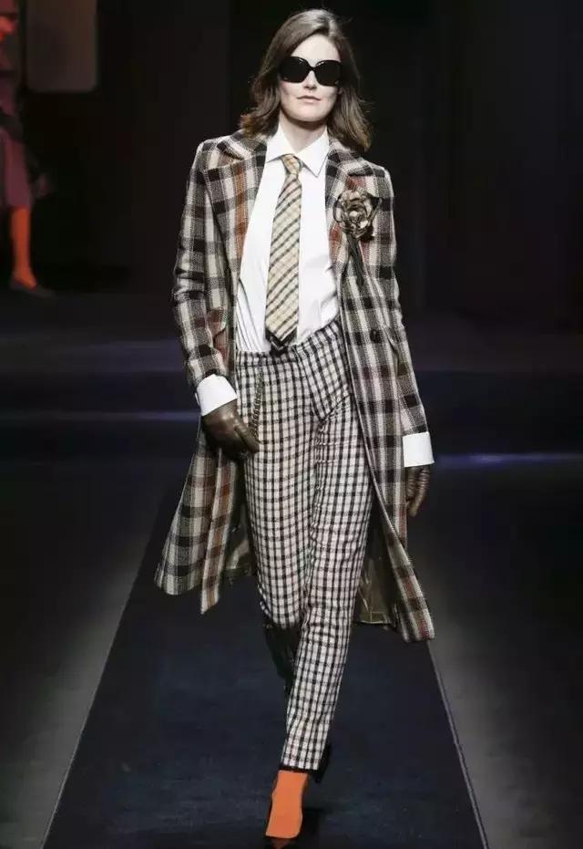 米兰时装周惊艳作品,米兰时装周高燃片段