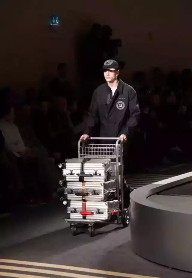 米兰时装周惊艳作品,米兰时装周高燃片段